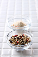 ミックスペッパーとハーブソルト