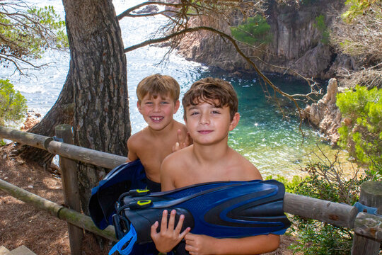 buceo para ni&ntilde;os en la costa brava, catalu&ntilde;a, espa&ntilde;a