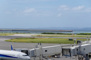 海沿いに立地する沖縄那覇空港