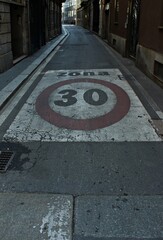 Italy: Road signal (Speed limit 30 KM / H).