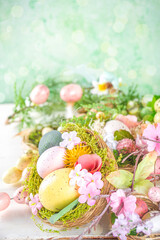 Obraz na płótnie Canvas Easter eggs and Spring Flowers background