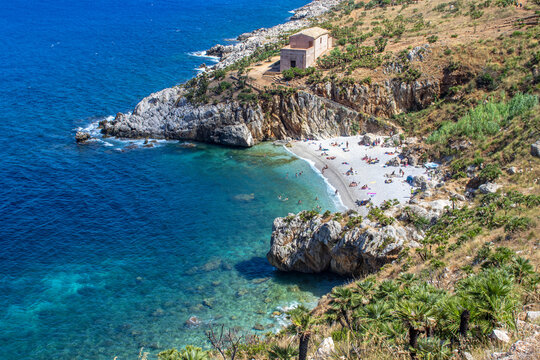 Cala Tonnarella dell&rsquo;Uzzo is certainly the most beautiful cove in the Riserva dello Zingaro, to reach it we recommend the North entrance to San Vito Lo Capo della Riserva. The cove can be reached afte