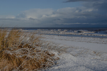 Fototapeta na wymiar dunes in the snow