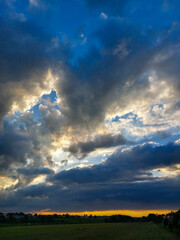 Obraz na płótnie Canvas Wolken über der Landschaft