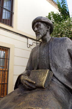 C&oacute;rdoba (Spain). Sculpture of Maimonides in the city of C&oacute;rdoba