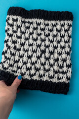 a wonderful mosaic knitting stitch pattern on blue background 