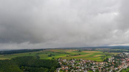 Regenwolken über dem Land