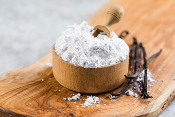 sugar powder with ground natural vanilla