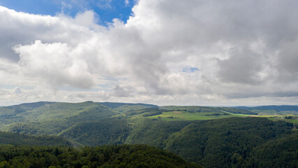 Wald- und Wiesenlandschaft