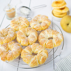 Apple rings in puff pastry, with cinnamon and powdered sugar.