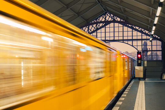 Haltestelle B&uuml;lowstra&szlig;e Berlin Zugabfahrt
