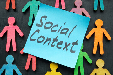 Sticker with the inscription social context on the colored figurines.