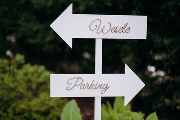 Weselna tabliczka informacyjna © rozentuzjazmowany