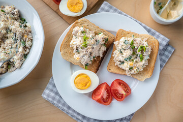 Toasts with smoked whitefish, egg, mayonnaise and chives