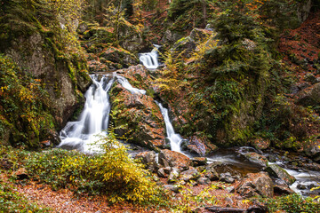Herbst am Kleinen Wasserfall von Tendon