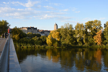 Fototapeta premium La Loire, Passerelle Victor-Schœlcher, Tour Bretagne. Nantes, France