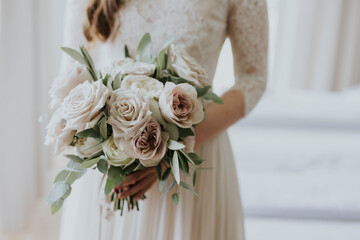 bride holding bouquet