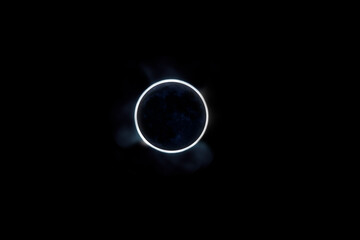 Sonnenfinsternis mit ringförmiger Korona