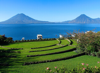 Atitlánsee und Vulkan San Pedro in Guatemala