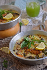 Chicken breasts with sour cream, broccoli and carrots