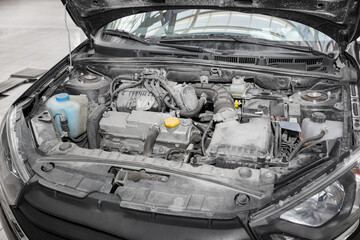 Repair and maintenance of the car engine in the service.