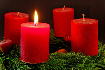 advent wreath with one burning candle