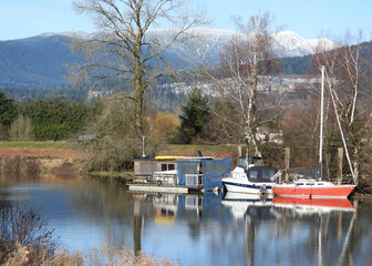 Naklejka premium Boat house yacht and motorboat on Alouette River