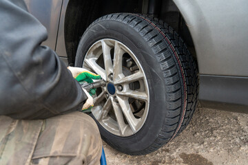 Photo of a worker changing wheels for repair.