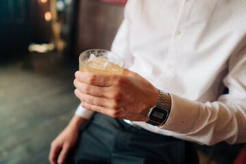 glass, drink, alcohol, hand, beer, toast, woman, party, beverage, hands, wine, celebration, champagne, bottle, waiter, holding, cocktail, bar, cheers, tea, restaurant, glasses, whiskey, drinking, peop