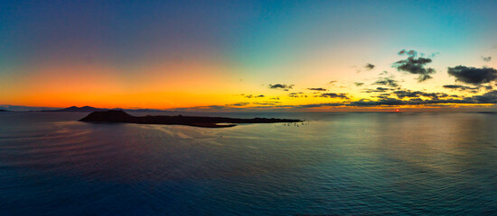 Obraz premium Panoramic aerial view of the moment just before sunrise over Isla de Lobos Fuerteventura