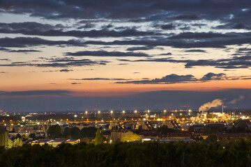 Stadt in der Dämmerung 