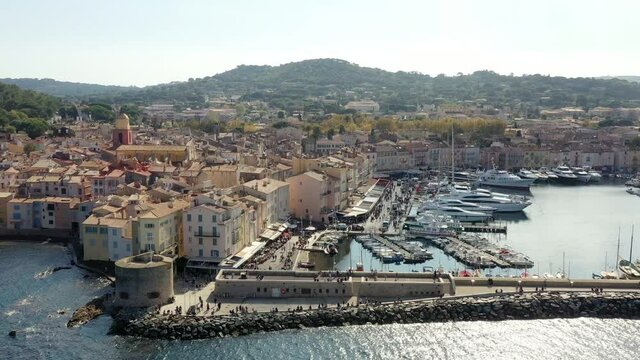 survol de Saint-Tropez sur la french Riviera dans le Var, sud de la France