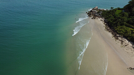 Vista aérea Praia da Ponta das Canas em Florianópolis Santa Catarina