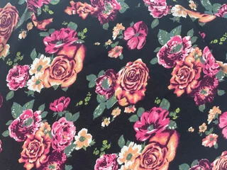Kissenbezug Floral pattern on black background  © Rogue Productions