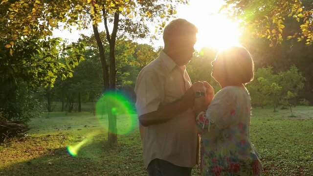 
Iove destiny couple : Portrait love and memory of a retired couple go hand in hand with a lasting bond that lasts forever.