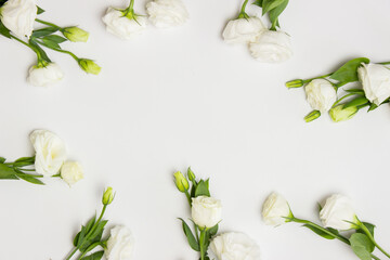 Obraz na płótnie Canvas White roses over the white background with copy space.