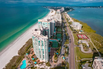 Photo sur Plexiglas Clearwater Beach, Floride Panorama of City Clearwater Beach FL. Spring break or Summer vacations in Florida. Beautiful View on Hotels and Resorts on Island. Turquoise color Ocean water. American Coast or shore Gulf of Mexico.