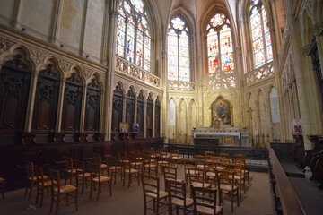 Fototapeta na wymiar Bordeaux, France - 7 Nov, 2021: Interior of Cathedrale Saint Andre (St. Andrews Cathedral), Bordeaux, Gironde, Aquitaine, France