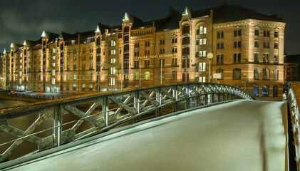 Nachts auf der Jungfernbrücke Speicherstadt Hamburg
