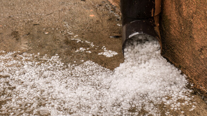 damage caused by the blizzard that caused hail, Freezing rain, sleet, tapioca snow, filling the gutter pipes and the garden of a house.