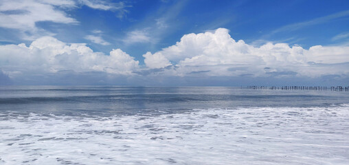 Obraz premium clouds over ocean