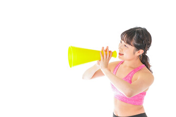 スポーツウェアで応援する若い女性