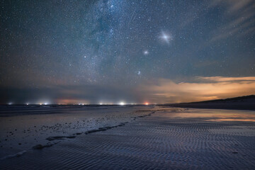 2 UAPS / Ufos in the night sky at a beach. UFO UAP Sighting at night