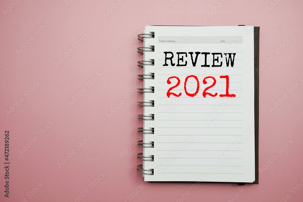 Poster paper notepad with review 2021 text on pink background