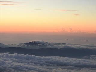 Fototapeta na wymiar 富士山から見た日の出の空