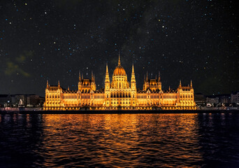 Obraz premium Parliament of Hungary in Budapest, night landscape