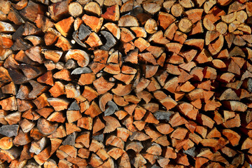 整然と積まれた薪