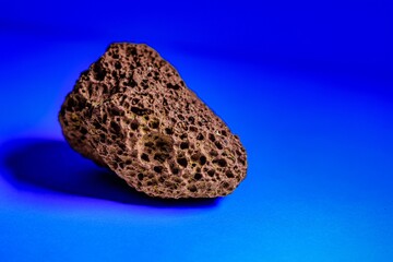 Fundstücke  von erkalteten Lavastücken aus vergangenen Vulkanausbrüchen auf den Kanaren