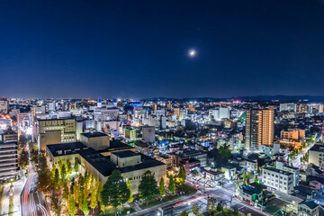Fototapeta na wymiar 栃木県庁舎から見える明かりが綺麗な夜の街並み