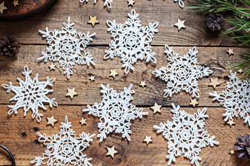 Step-by-step making of Christmas decorations from knitted snowflakes, step 4 - final drying of the finished snowflakes for further use, top view, horizontal